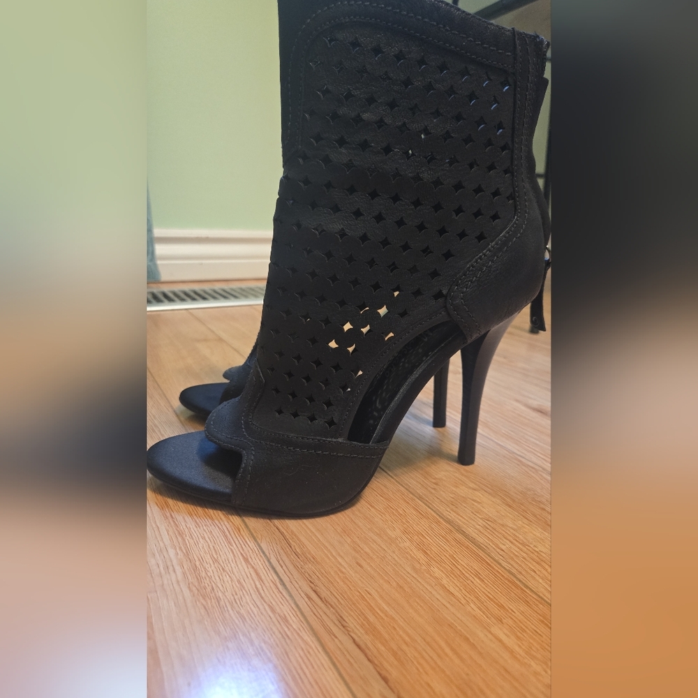 Guess by Marciano Black Laser-Cut Peep-Toe Stiletto Booties NEW Size 8.5